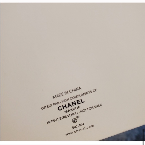 Authentic New In Box small leather CHANEL purse with mirror and chain. - Picture 5 of 5